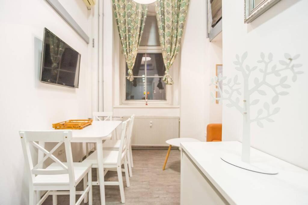 Apartma N'Poznam Tobacna Любляна Екстериор снимка