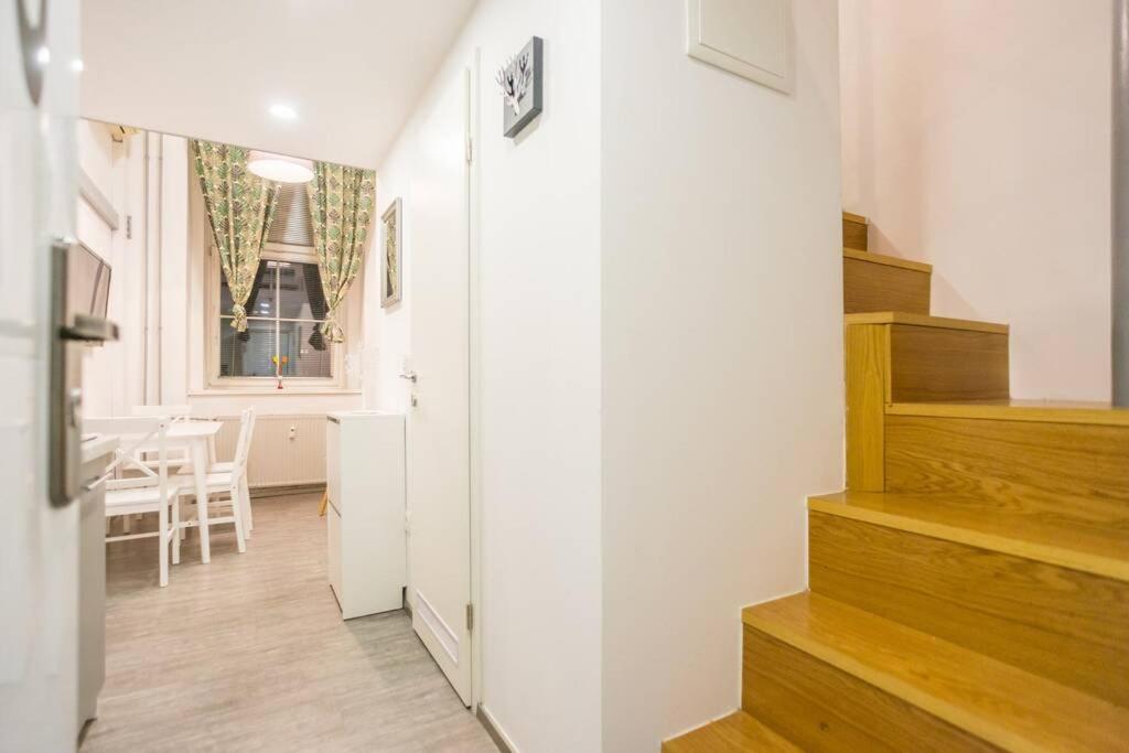 Apartma N'Poznam Tobacna Любляна Екстериор снимка