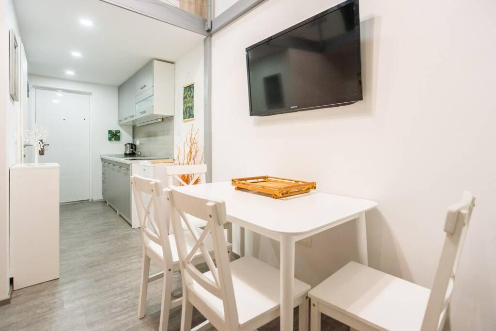 Apartma N'Poznam Tobacna Любляна Екстериор снимка